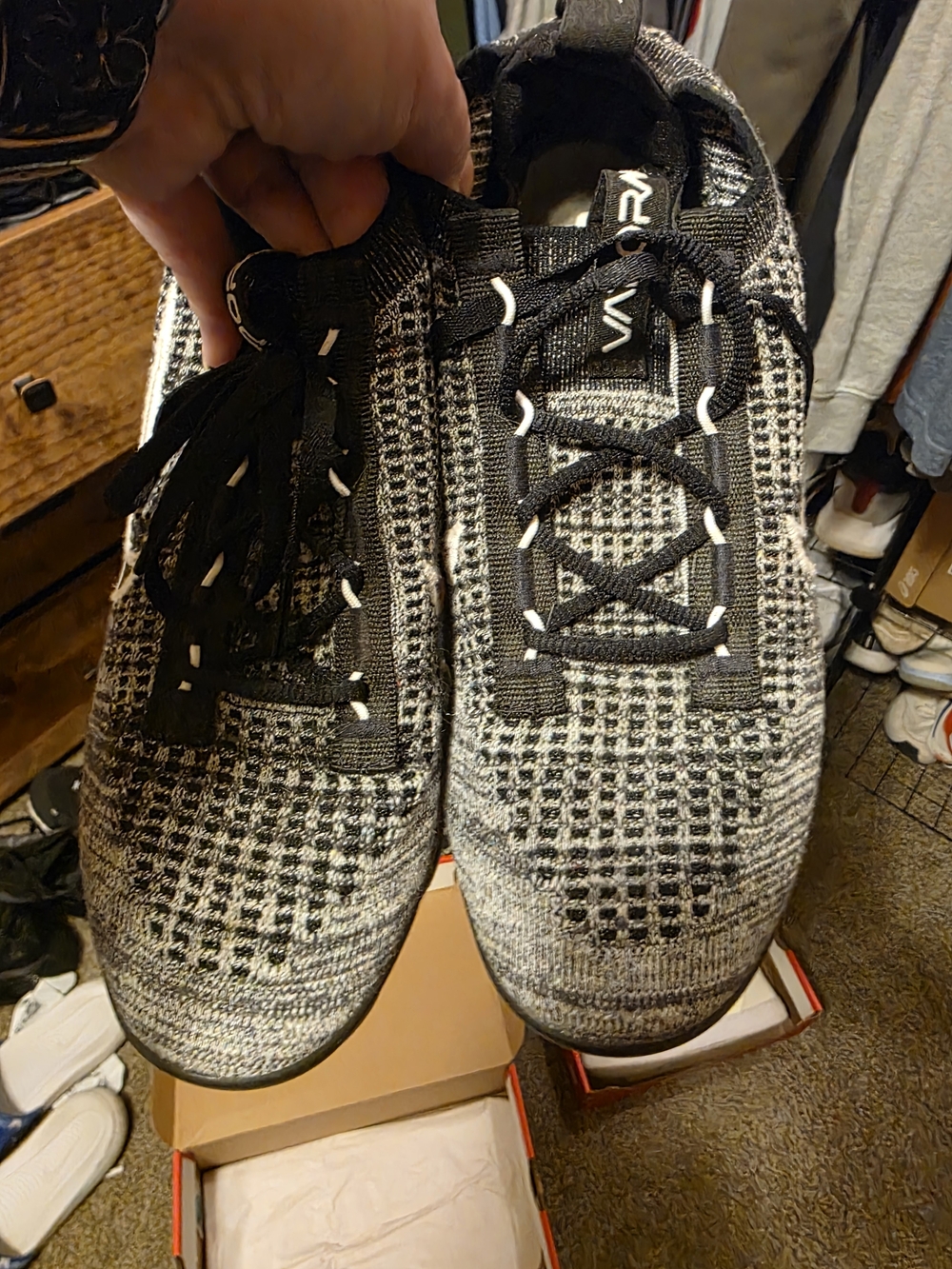 Nike Womens Black and Gray Knit Athletic Shoes